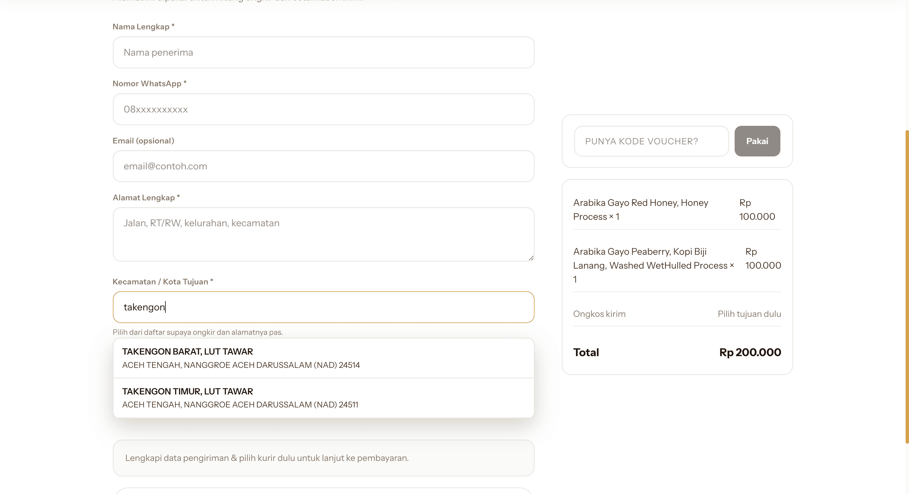 Checkout — form pengiriman dan pilihan kurir